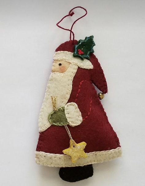 Santa Felt Ornament, Felt Christmas Ornaments Diy, Felt Applique Christmas, Felted Ornaments, Felt Santa, Diy Felt Christmas Ornaments, Felt Ornaments Patterns, Baby Mobil, Felt Crafts Christmas