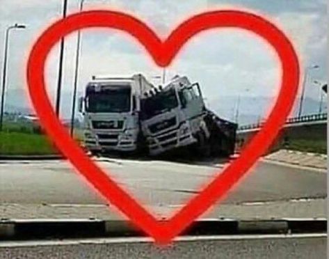 Two Trucks, 밈 유머, Silly Images, 웃긴 사진, Very Funny Pictures, Really Funny Pictures, Funny Laugh, Reaction Pictures, A Heart