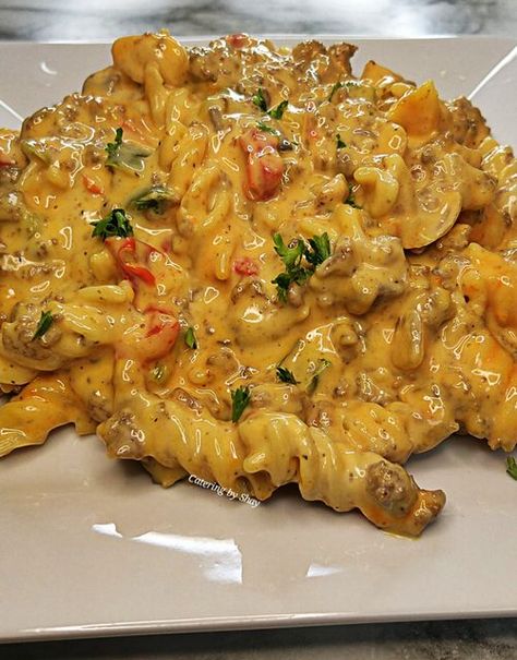 Creamy Rotel Pasta Ground Chuck... - Cheap Simple Recipes Rotel Pasta, Recipes On A Budget, Meat Lovers Pizza, Yummy Pasta, Pasta Easy, Fit Recipes, Hot Dish, Skillet Dinners, Wine Connoisseur