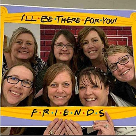 Friends Photo Booth, Graduation Selfie, Friends Thanksgiving Episodes, Selfie Point, Birthday Chart Classroom, Graduation Board, Picture Booth, Funny Photo Booth, Friendship Theme