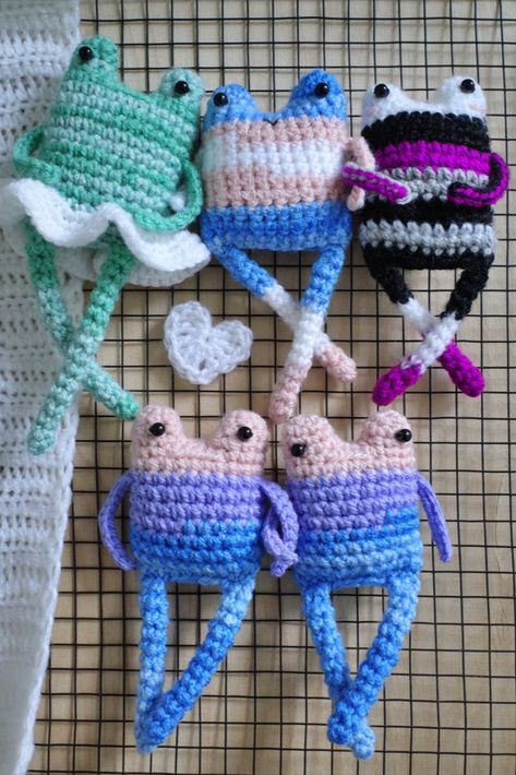 Meet my adorable crochet LGBTQ+ frogs! 🌈🐸 These little cuties are perfect companions for pride parades or as a delightful gift. Handcrafted with love, these toys are not only beautifully made but also carry a message of inclusivity and acceptance. Let these playful frogs hop into your heart and spread joy wherever they go! 🌟🐸 Pride Crochet Plushies, Lgbtq Crochet Ideas, Crochet Pride Ideas, Queer Crochet, Crochet Pride Patterns, Pride Crochet Patterns, Lgbtq Crochet, Pride Projects, Crochet Buddies