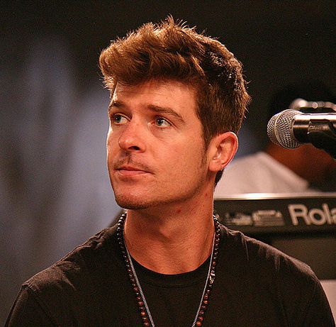 Robin Charles Thicke Gloria Loring, Alan Thicke, Objectification Of Women, Paula Patton, Robin Thicke, The Music Industry, Playing Piano, Loud House, Pharrell Williams