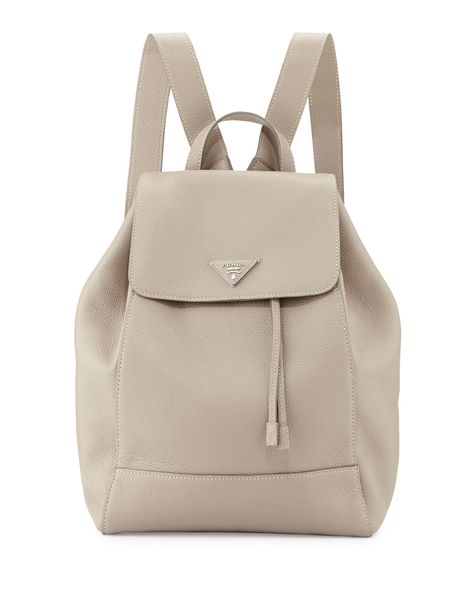 Prada Vitello Daino Backpack, Light Gray (Pomice) Tas Prada, Tas Gucci, Mode Converse, Stylish School Bags, My Style Bags, Tas Fashion, Girly Bags, Back Bag, Stylish Backpacks