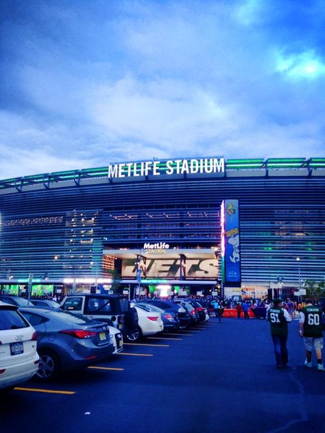 Xmas In New York, Nfl Jets, Stadium Wallpaper, Nfl Stadiums, New York Football, Metlife Stadium, Ny Jets, American Football Team, Sports Complex