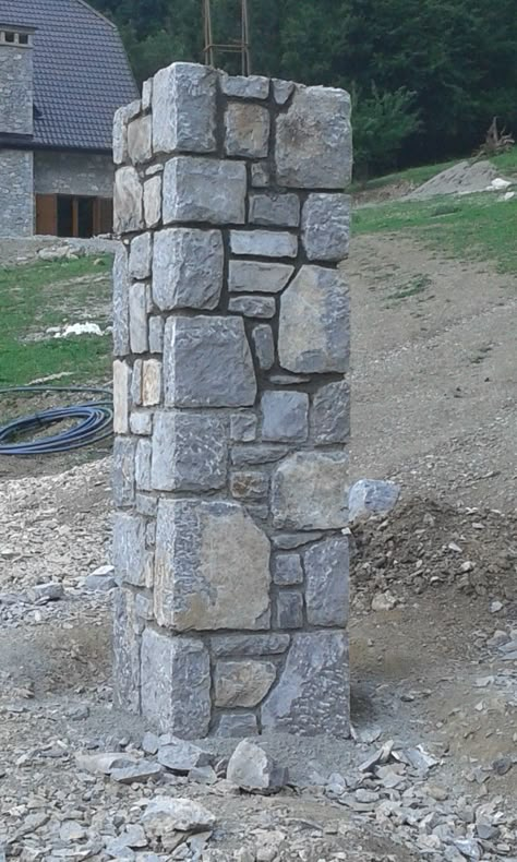 Living Room With Stone Wall Interior Design, Field Stone Wall, Diy Stone Patio, Cob Wall, Building A Stone Wall, Pool House Decor, Stone Walls Garden, Fence Wall Design, Metal Building Designs