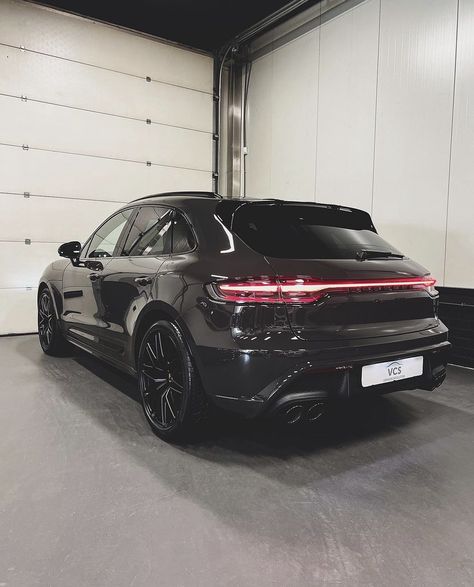 Black Porsche Macan, Porsche Macan Aesthetic, Macan Porsche, Porsche Gts, Porsche Macan Gts, Black Porsche, Mom Car, Apple Air, Porsche Macan