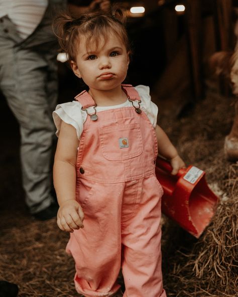 Just a farm girl, doin her chores 🐮🩷 Farmer Outfit, Farmer Girl, Farm Clothes, Farm Girl, Toddler Outfits, Farmer, Girl Outfits, Kids Outfits, Closet