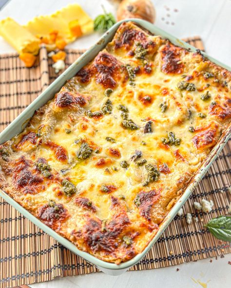 Butternut Squash Mushroom Gorgonzola Lasagna- A perfect Vegetarian cozy meal — The Global Vegetarian Thanksgiving Lasagna, How To Cook Lasagna, Gorgonzola Recipes, Frozen Lasagna, Butternut Squash Lasagna, Mushroom Cream Sauces, Traditional Lasagna, Cozy Meals, Spinach Stuffed Mushrooms