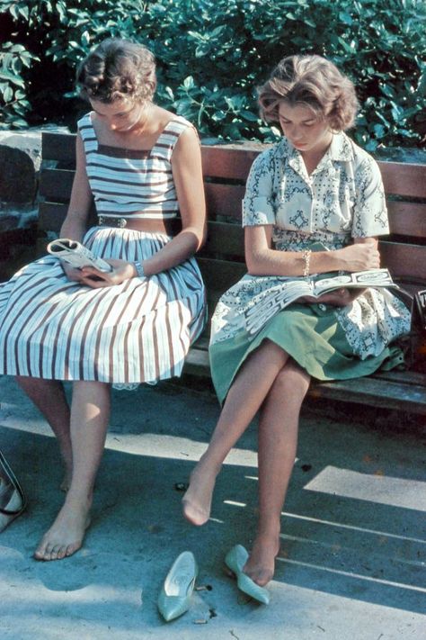 Early 1960s Fashion Women, Tarot Pictures, 1961 Fashion, 1960s Photos, Early 60s Fashion, Early 1960s Fashion, 1960s Women, 1960s Fashion Women, 60s Fashion Vintage