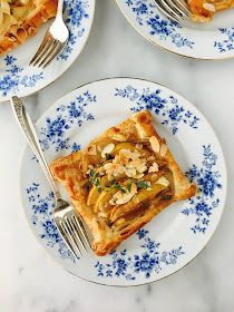 sweetsugarbean: Pear and Goat Cheese Tartlets with Honey Drizzle Pear Goat Cheese, Cheese Tartlets, Quick Vegetarian Recipes, Healthy Summer Snacks, Honey Drizzle, Goat Cheese Appetizer, Puff Pastry Appetizers, Pastry Appetizer, Cheese Appetizer