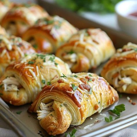 Tasty Recipes Crescent Roll Ups, Unstuffed Cabbage Roll Soup, Chicken Crescent Rolls, Chicken Crescent, Cream Cheese Crescent Rolls, Cabbage Roll Soup, Easy To Make Appetizers, Crescent Roll Recipes, Cream Cheese Chicken