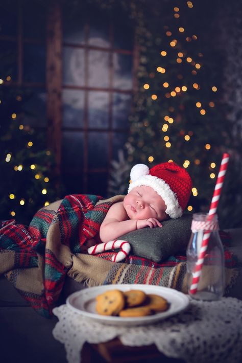 Newborn Christmas Pictures, Baby Holiday Photos, Baby Christmas Photography, Newborn Christmas Photos, Diy Newborn Photography, Christmas Baby Pictures, Christmas Family Photoshoot, Foto Newborn, Baby Christmas Photos