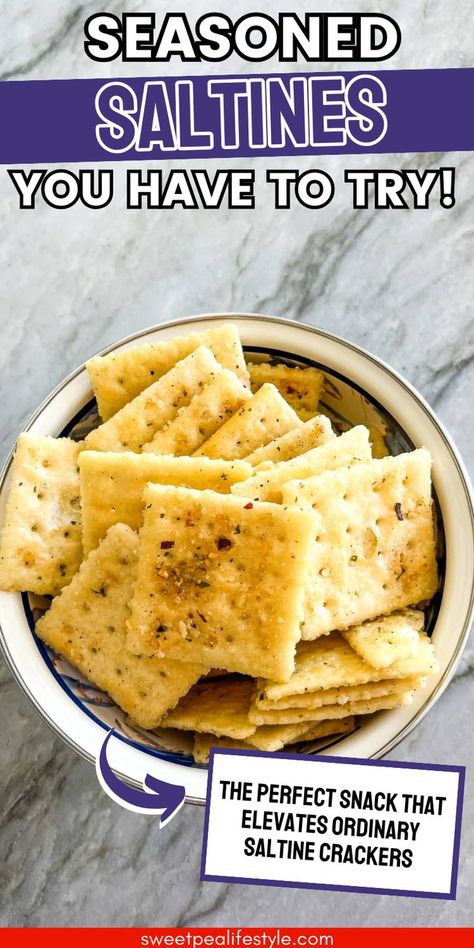 Seasoned Saltines are the edible gift idea you've got to make. Everyone who tastes these crackers wants the recipe! Ranch powder and smokehouse maple seasoned give these crackers their delicious and addictice flavor. The perfect summertime snack at the pool! Seasoned Saltines, Ranch Crackers Recipe, Seasoned Saltine Crackers, Saltine Cracker Recipes, Ranch Crackers, Ranch Powder, Seasoned Crackers, Summertime Snacks, Saltine Crackers