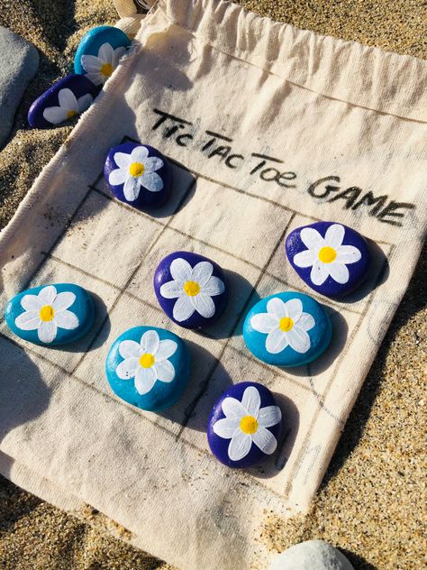 Decorate Rocks, Art Coquillage, Diy Rock Art, Tic Tac Toe Game, Art Therapy Activities, Painted Rocks Diy, Paint Rock, Art Diary, Rock Painting Designs