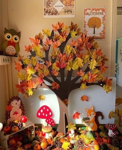 Flower Crafts Kids, Fall Classroom Decorations, Fall Decorating Ideas, Fall Arts And Crafts, Fall Outdoor Decor, Autumn Crafts, Cozy Autumn, School Decorations, Paper Crafts Diy Kids