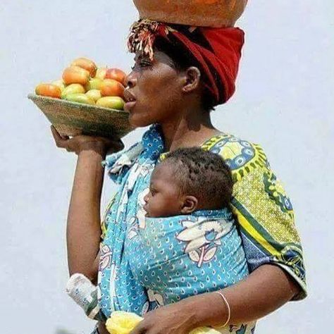 Multitasking at its finest.   #africa #motherandchild #multitasking #hardlife #beautiful #fruitseller #africamydreammycontinent African Life, Afrique Art, African People, Madonna And Child, World Cultures, African Culture, People Of The World, African Beauty, Mothers Love