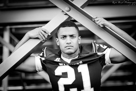 senior pictures ideas for guys football | ... football. Senior Pictures for a guy in a black and white image.Sports Football Senior Photos, Football Senior Pictures, Albany Oregon, Senior Photos Boys, Football Poses, Senior Football, Senior Boy Poses, Male Senior Pictures, Senior Pictures Sports