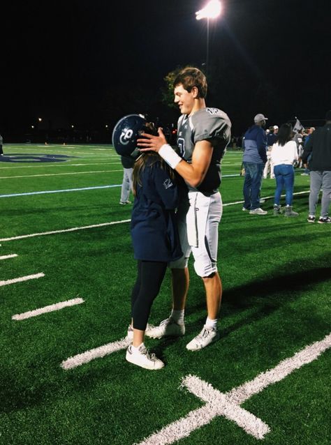 Con mi chaparra hermosa Football Relationship Goals, Football Relationship, Goals Football, Football Couples, Sports Couples, Couple Travel, Couple Goals Teenagers, Goals Pictures, Couple Relationship