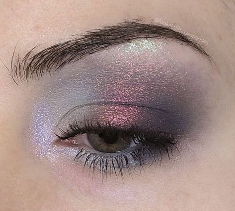 Purple Eyeshadow Looks For Blue Eyes, Silver Eye Makeup, Silver Makeup, Silver Eyeshadow, Swag Makeup, Ethereal Makeup, Eye Makeup Designs, Dope Makeup, Fancy Makeup