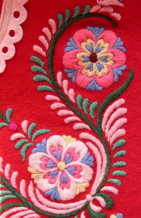 Love the thick satin embroidery over the dark red cloth. Scandinavian Embroidery, Swedish Embroidery, Hungarian Embroidery, Mexican Embroidery, Wool Embroidery, Folk Embroidery, Crewel Embroidery, Embroidery Inspiration, Embroidery Techniques