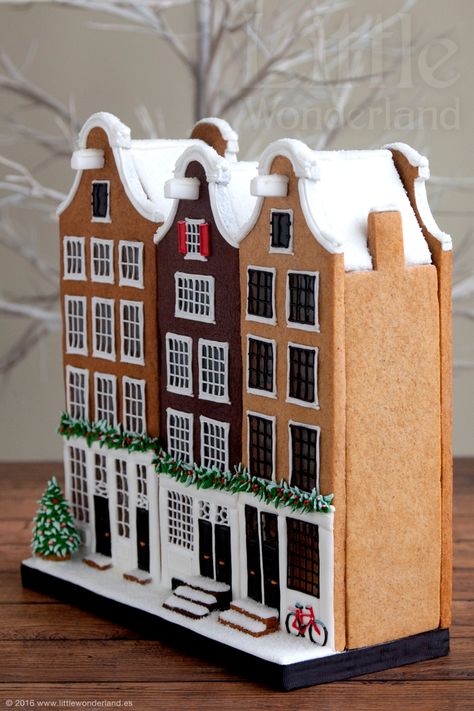 All sizes | Casitas holandesas de jengibre / Dutch gingerbread houses | Flickr - Photo Sharing! Christmas Gingerbread House Ideas, Gingerbread House Template Printable, Gingerbread House Pictures, Gingerbread House Icing, Diy Gingerbread House, Graham Cracker Gingerbread House, Easy Gingerbread House, Halloween Gingerbread House, Blush Christmas