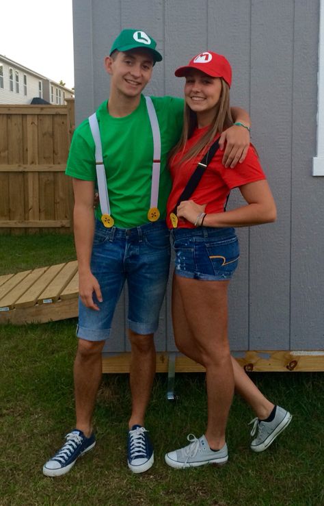 Diy Luigi Costume Men, Mario Bros Couple Costume, Easy Mario And Luigi Costumes, Easy Diy Mario Costumes, Easy Mario Costume, Couple Halloween Costumes Mario, Diy Mario Bros Costumes, Super Mario Bros Halloween Costumes, Super Mario Outfit Ideas