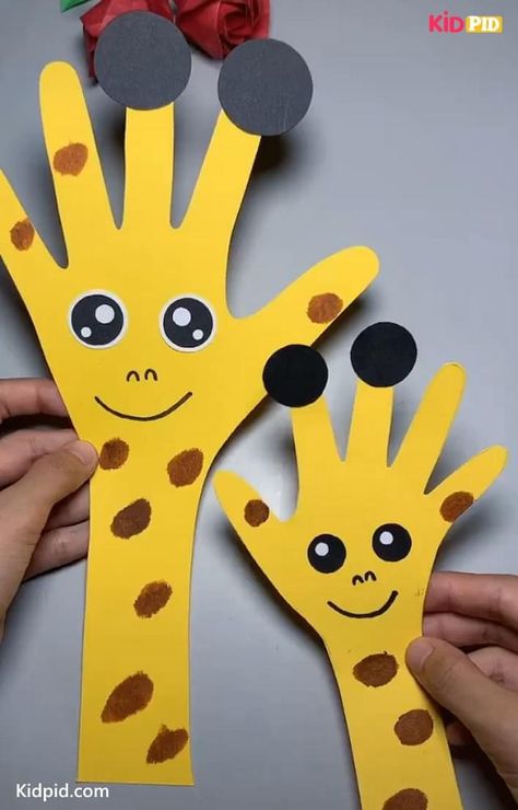 Paper Giraffe, Disguise Turkey, Arts And Crafts For Kids Toddlers, Kindergarten Art Crafts, Easy Craft For Kids, Giraffe Crafts, School Kids Crafts, Turkey Disguise, Toddler Arts And Crafts