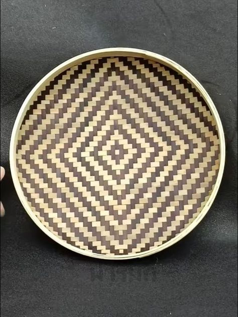 Bamboo Weave, Collab Ideas, Weaving Patterns Design, Flax Weaving, Basket Weaving Diy, Weaving Loom Diy, A Tisket A Tasket, Basket Weaving Patterns, Idee Cricut