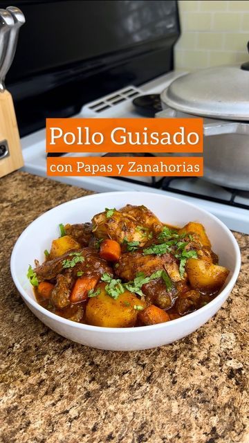 Polo Guisado, Chicken Fricase, Latino Recipes, Big Mama, Green Bell Pepper, Puerto Rican Recipes, Chicken Stew, Garlic Paste, Caribbean Recipes