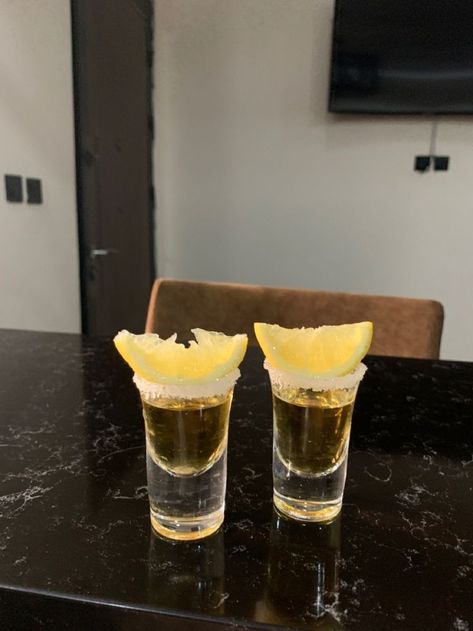 Liqueur Drinks, Jameson Whiskey, Spirit Drink, Best Friend Photography, Tequila Shots, Cocktail Night, Alcohol Aesthetic, Boozy Drinks, Mixed Drinks Recipes