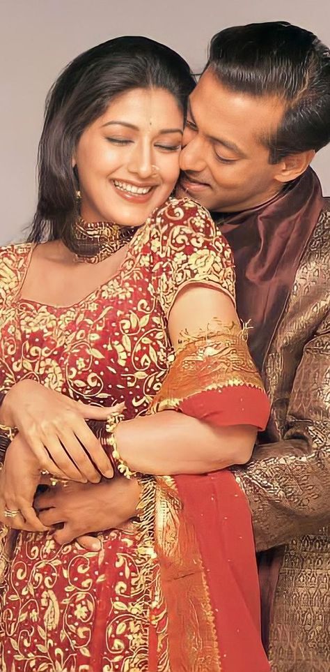 Hum Saath Saath Hain, Salman Katrina, 90s Bollywood Actress, 90s Bollywood Fashion, Sonali Bendre, Fawad Khan, Salman Khan Photo, Bollywood Images, Retro Bollywood