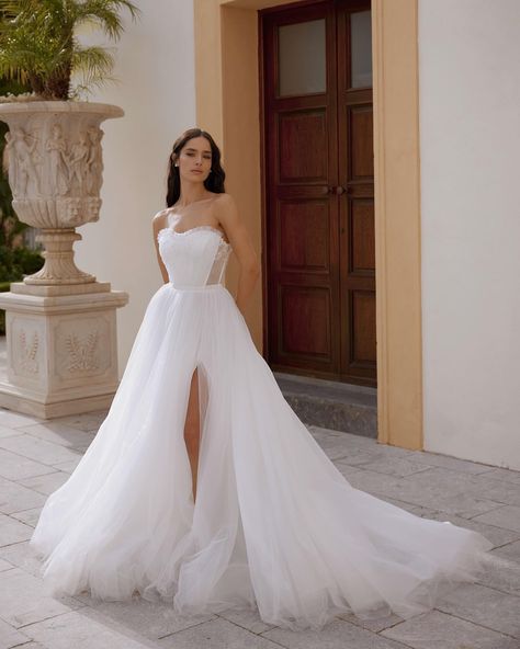 Airy bridal dress Lilia by Rara Avis ✨ ⠀ #RaraAvisGroup #newcollection #RaraAvis Wedding Dress Front View, Luxx Nova, Wedding Skirts, Butterfly Dresses, European Wedding Dresses, Unique Wedding Gowns, Rara Avis, Bridal Skirts, Wedding Dress Store