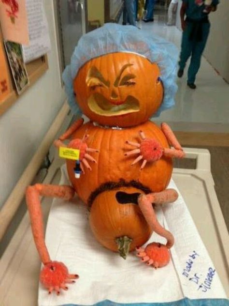 Funny Pumpkin Carvings, Creative Pumpkin Painting, Cute Pumpkin Carving, Dekorasi Halloween, Halloween Pumpkin Carving Stencils, Pumpkin Decorating Contest, Halloween Decor Diy, Creative Pumpkin Carving, Scary Pumpkin Carving