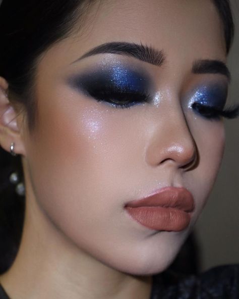 Dark Blue Eye Makeup Aesthetic, Navy Blue Makeup Ideas, Dark Blue Quince Makeup, Royal Blue And Silver Makeup Looks, Unique Prom Makeup, Blue Concert Makeup, Blue Sparkly Eye Makeup, Dark Blue Makeup Looks Simple, Navy Blue Quince Makeup