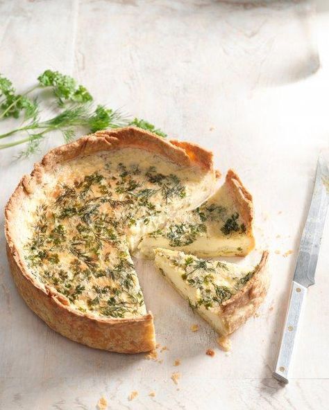 Fresh Herbs Quiche Recipe Herb Quiche, Quiche Crust, Vegetarian Quiche Recipes, Vegetarian Quiche, Easter Brunch Food, Egg Dish, Quiche Recipes, Easter Brunch, Deep Dish