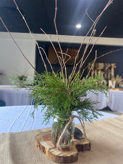 Camo Table Decorations, Hunting Party Centerpieces, Hunting Theme Table Centerpieces, Hunting Party Table Decor, Fisherman Centerpiece Ideas, Rustic Retirement Party Decorations, Mens Party Table Centerpieces, 30th Birthday Hunting Theme, Woodland Party Centerpiece