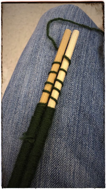 Stick Weaving Tutorials, Stick Weaving Projects, Weaving Sticks, Stick Weaving, Wrapped Sticks, Waldorf Crafts, Weaving Tutorial, Weaving Rug, Weaving Projects