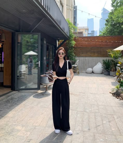 Hot Weather Formal Outfits, Black Trousers Outfit Casual Korean, Philippines Fashion Casual, Black Highwaist Pants Outfit, Black Trousers Outfit Korean, Black Trousers Outfit Classy, Korean Slacks Outfit, Casual Outfits Philippines, Black Trousers Outfit Casual Classy