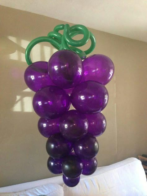 Grape Balloon Arch, Grape Balloons, Recuerdos Primera Comunion Ideas, Fruit Birthday Party, Balloons Art, Hello Kitty Printables, Fruit Birthday, Balloons Decor, Berry First Birthday