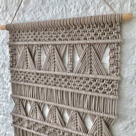 Patronen & Pakketten | Heartsxxl Jute Macrame, Macrame Knots Tutorial, Macrame Wedding, Macrame Wall Hanging Diy, Macrame Wall Hanging Patterns, Macrame Plant Holder, Macrame Curtain, Macrame Hanger, Diy Upcycling