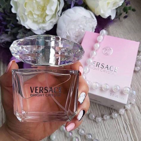 ✨Versace Bright Crystal is a fresh, floral fragrance. The bouquet of Bright Crystal 💎light and fresh notes are harmoniously mixed with sensual chords.🌷 💐Versace Bright Crystal is focused on young, romantic and freedom-loving women💃 🌺top notes: water notes, pomegranate, Yuzu; 🌸heart notes: peony, Magnolia, Lotus; 🌼base notes of amber, musk  #perfume#perfumeforwomen#forher#lowprices#gift#giftforwomen#womensperfumes#parfume#womensparfume#parfumforher#profumo#fragrance#parfums#perfume#perfume Versace Bright Crystal, Bright Crystal, Homemade Cosmetics, Perfume Collection Fragrance, Perfume Set, Beautiful Perfume, Perfume Scents, Perfume Design, Perfume Lover