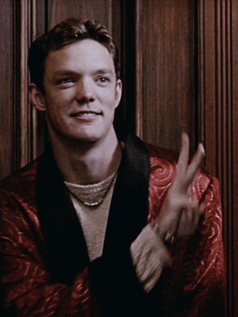 Matthew Lillard as Stuart Macher in Scream (1996) Scream Actors, Stu And Billy, Matt Lillard, Matthew Lilard, Scream Aesthetic, Billy And Stu, Scream Characters, Stu Macher, Scream Movies