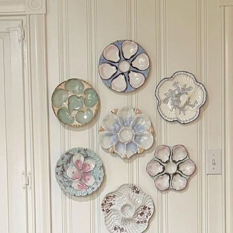 kristen brooks + whitney ford on Instagram: "✨Love this gorgeous antique oyster plate! It is approx 9.5” & a gorgeous addition to any collection. It’s $175 + s. Dm to purchase. #oysterplates #collection #antique #interior #design" Oyster Plates Display, Oyster Plate Wall, Plates Above Bed, Oyster Plates On Wall, Coastal Pottery, Charleston Design, Plate Wall Display, Katie White, Antique Interior Design