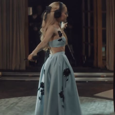 ariana grande yours truly anniversary performance video aesthetic Ariana Grande Honeymoon Avenue, Honeymoon Avenue, Ponytail Girl, Ariana Grande Outfits, Ariana Grande Style, Ariana Grande Photoshoot, Future Style, Rock Punk, Feminine Aesthetic