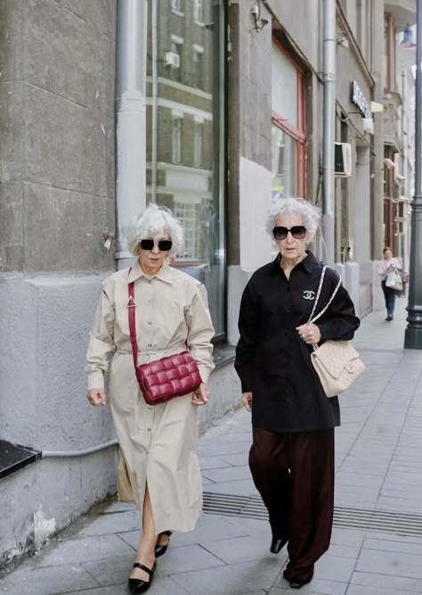 Old Lady Style Outfits, Elderly Aesthetic, Old Woman Aesthetic, Rich Grandma, Cool Old Lady, Haircut For Short Hair, Grandma Outfit, Grandma Clothes, Grandmother Aesthetic