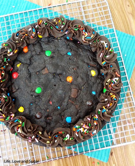 Chocolate Cookie Cake, Giant Cookie Cake, Life Love And Sugar, Cookie Cake Designs, Cake Batter Cookies, Triple Chocolate Cookies, Bakery Cookies, Cookie Base, Chocolate Cake Cookies