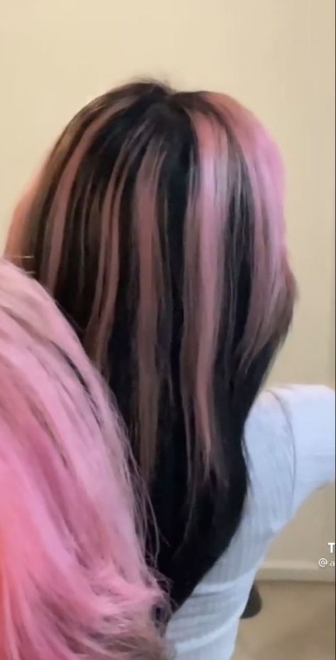 Pink Hair Tips Black, Low Maintenance Hair Dye Ideas, Idea For Hair Color, Pink And Black Hair Color Ideas, Black Hair With Light Pink Highlights, Black And Light Pink Hair, Draculaura Hairstyle, Matching Hair Color Couples, Hair Dye Streaks