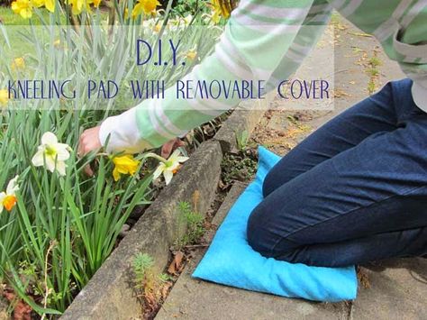 I feel like the title for this post ages me about 30 years! But I am truly intent on getting into gardening so I may as well get accessorise... Prayer Pillow, Kneeling Pad, Vegetable Garden, Diy Garden, 30 Years, Easy Sewing, Garden Plants, Feel Like, Recycling