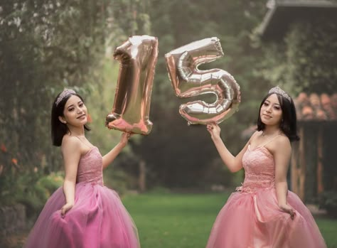 Twin Sweet 16 Photoshoot, Twins Quinceanera Ideas, Twin Quinceanera, Twin Quinceanera Ideas, Quince Photoshoot Ideas, Quince Pictures, Quinceanera Pictures, Quinceanera Photoshoot, Pretty Quinceanera Dresses