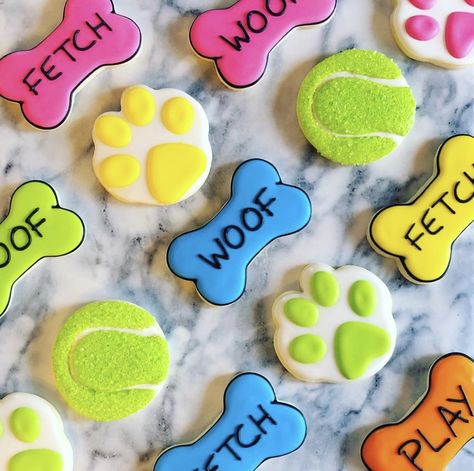 Iced Dog Cookies, Dog Themed Cookies Royal Icing, Dog Cookies Decorated Royal Icing, Dog Sugar Cookies, Bark Mitzvah, Cookie Crafts, Dog Bone Cookies, Puppy Pawty, Candy Bar Cookies